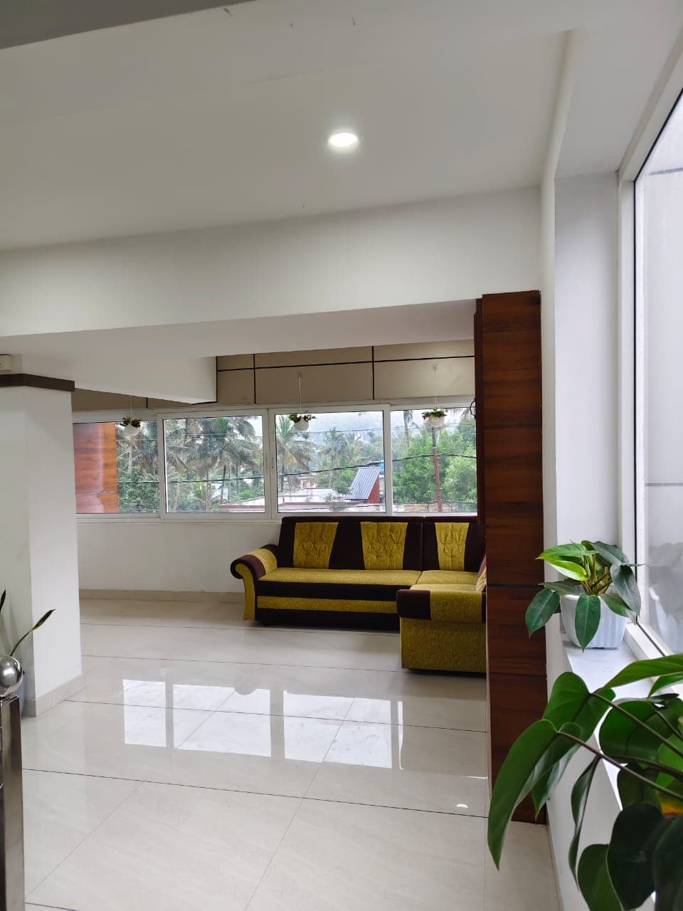 Infinity swimming pool overlooking Idukki hills